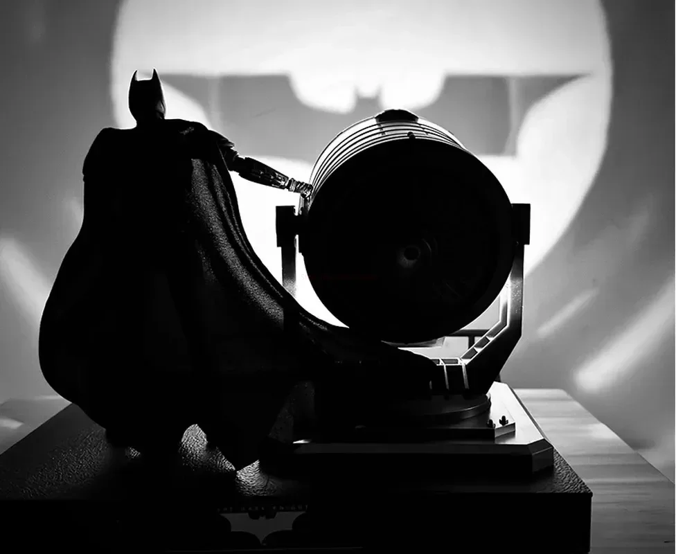 Batman The Dark Knight Trilogy Bat Signal Battle Suit Action Figure - Image 2