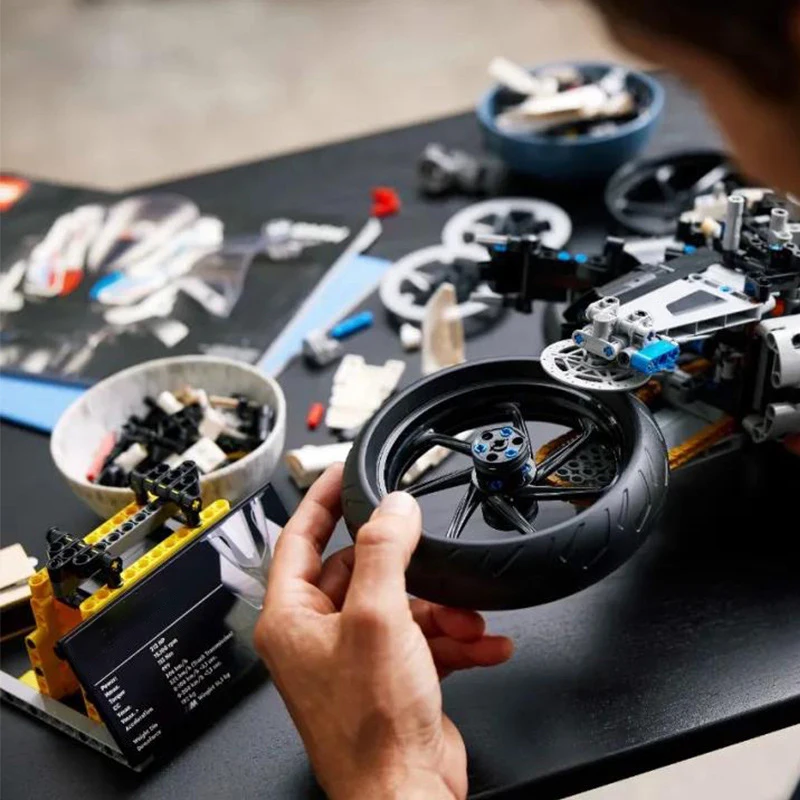 42130 Motorcycle 1000 RR Model Building Blocks Set – 1920 Pieces - Image 2