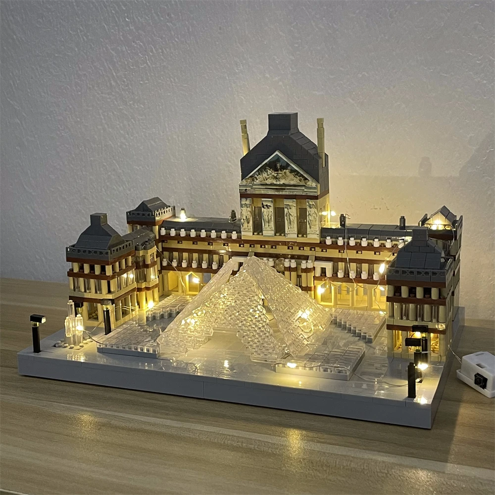 Louvre Museum Micro Building Block Set - Image 2