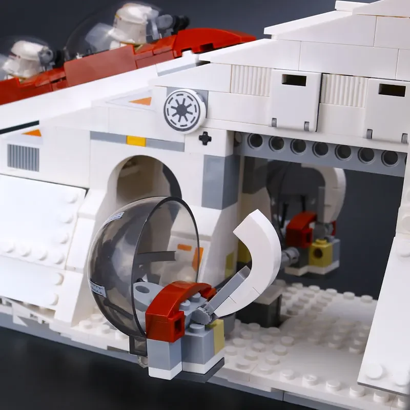 Miniso Disney Star Wars Plan Republic Dropship Gunship Building Blocks Set: 1228 PCS - Image 3